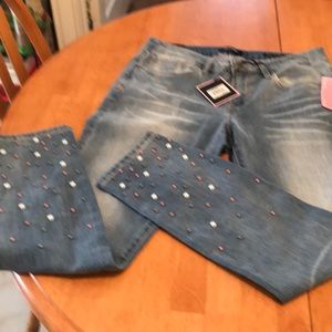 Mid-rise Skinny Jeans with Pearl Adornments